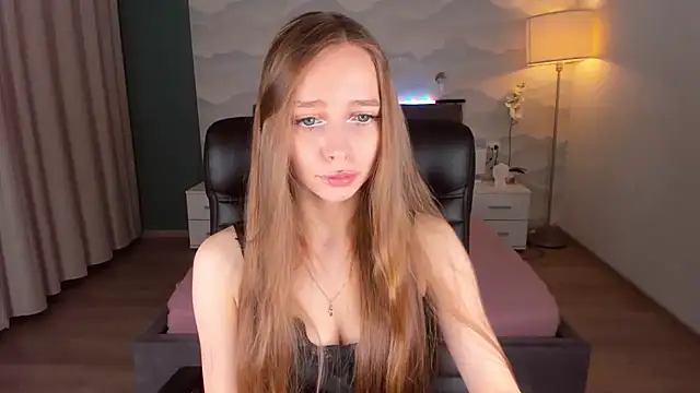 Amy Waynee online show from 10-22-25, 06:18