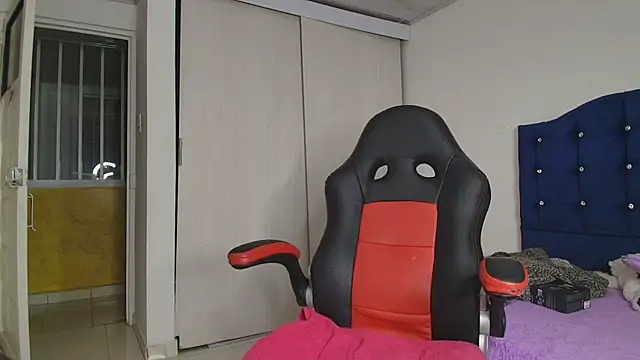 Snapshot of lovehotpink chatting on 10-11-25, 11:25 lovehotpink online show from 10-11-25, 11:25