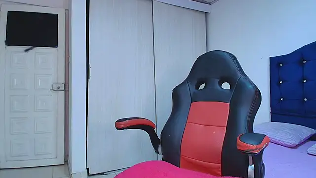 Snapshot of lovehotpink chatting on 11-08-25, 07:23 lovehotpink online show from 11-08-25, 07:23