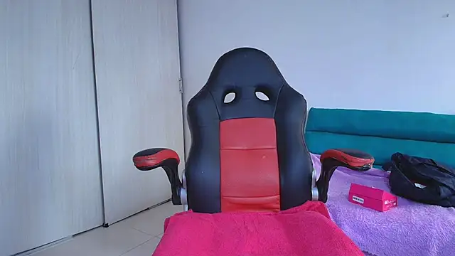 Snapshot of lovehotpink chatting on 11-28-25, 08:11 lovehotpink online show from 11-28-25, 08:11