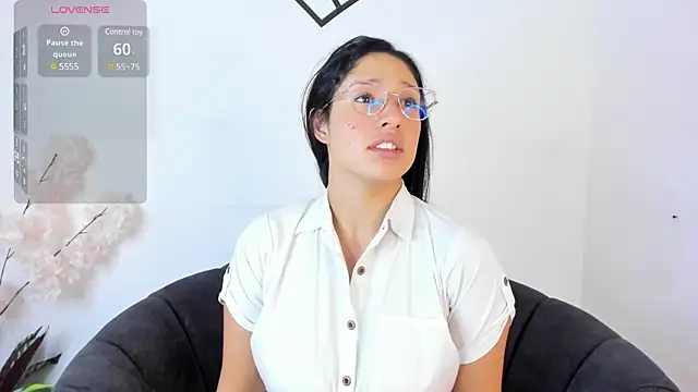 Snapshot of Elaine87_ chatting on 03-20-25, 11:45 Elaine87 online show from 03-20-25, 11:45