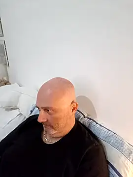 Alexis Bull online show from 11-15-25, 04:03