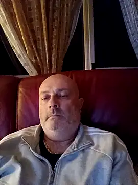 Snapshot of Alexis_Bull chatting on 01-09-26, 11:39 Alexis Bull online show from 01-09-26, 11:39