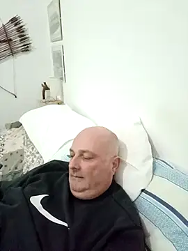 Snapshot of Alexis_Bull chatting on 01-12-26, 09:20 Alexis Bull online show from 01-12-26, 09:20