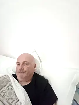 Snapshot of Alexis_Bull chatting on 02-02-26, 04:17 Alexis Bull online show from 02-02-26, 04:17