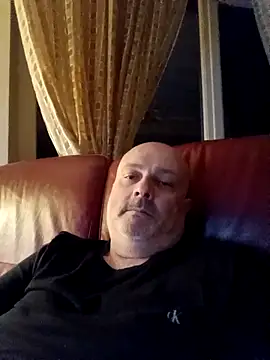 Snapshot of Alexis_Bull chatting on 03-08-26, 11:30 Alexis Bull online show from 03-08-26, 11:30