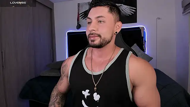 Snapshot of santi_aesthetic chatting on 03-10-26, 12:26 santi aesthetic online show from 03-10-26, 12:26