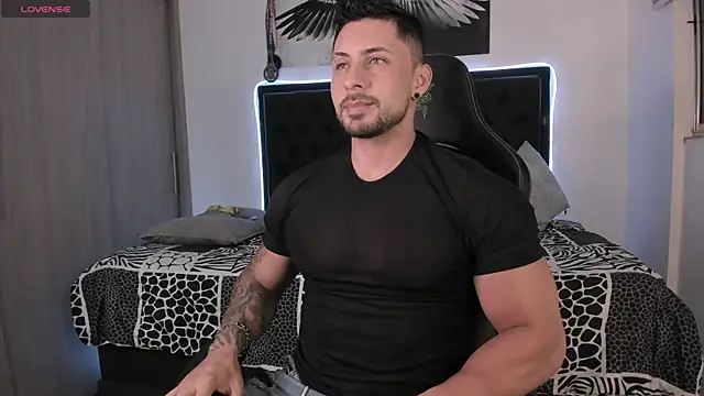 Snapshot of santi_aesthetic chatting on 05-30-26, 05:26 santi aesthetic online show from 05-30-26, 05:26