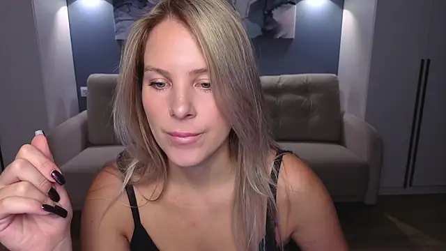 MelanieBennett online show from 10-18-25, 06:05