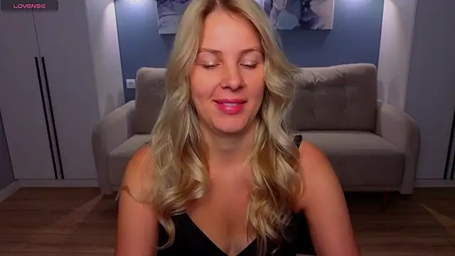 Snapshot of MelanieBennett chatting on 06-17-26, 07:22 MelanieBennett online show from 06-17-26, 07:22