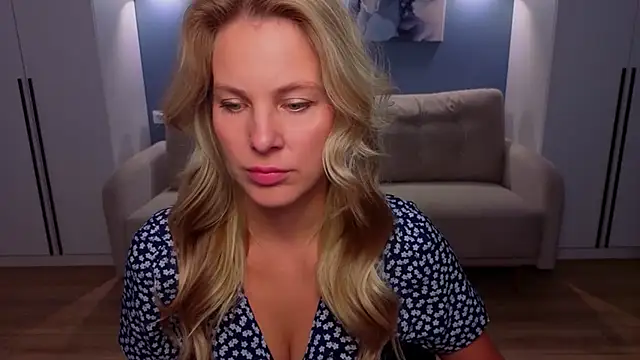 Snapshot of MelanieBennett chatting on 06-25-26, 06:51 MelanieBennett online show from 06-25-26, 06:51