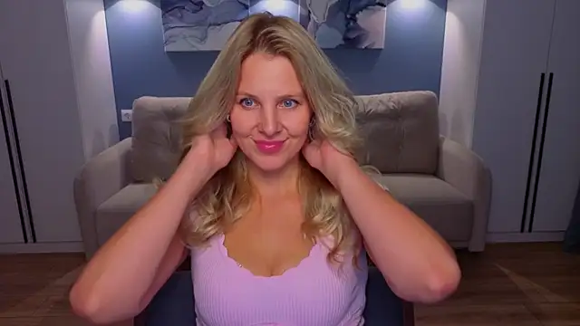 Snapshot of MelanieBennett chatting on 07-13-26, 08:17 MelanieBennett online show from 07-13-26, 08:17