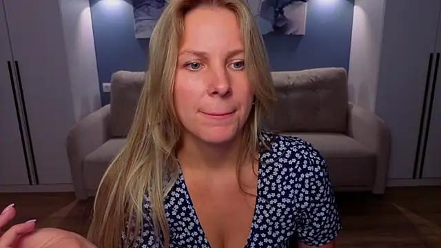 Snapshot of MelanieBennett chatting on 07-16-26, 09:26 MelanieBennett online show from 07-16-26, 09:26