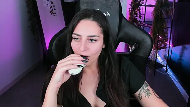 ValeriiMills online show from 10-25-25, 02:56