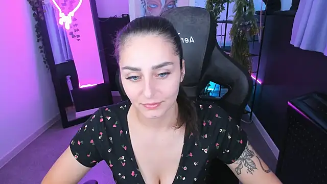 ValeriiMills online show from 11-05-25, 02:39