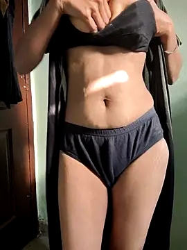 Snapshot of Desi_Bhabi_01 chatting on 11-18-25, 03:23 Desi Bhabi 01 online show from 11-18-25, 03:23