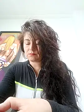 Snapshot of lunadicty chatting on 12-21-24, 04:25 lunadicty online show from 12-21-24, 04:25