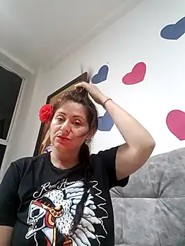 Snapshot of lunadicty chatting on 02-16-25, 01:03 lunadicty online show from 02-16-25, 01:03