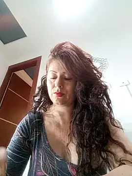 Snapshot of lunadicty chatting on 09-10-25, 10:43 lunadicty online show from 09-10-25, 10:43