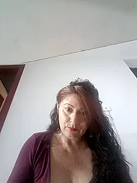 Snapshot of lunadicty chatting on 10-17-25, 11:40 lunadicty online show from 10-17-25, 11:40