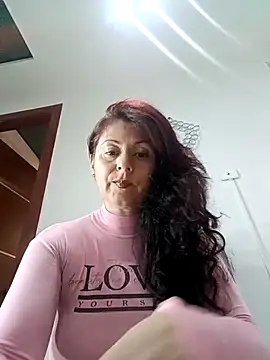 Snapshot of lunadicty chatting on 11-08-25, 10:52 lunadicty online show from 11-08-25, 10:52