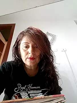 Snapshot of lunadicty chatting on 11-26-25, 11:06 lunadicty online show from 11-26-25, 11:06