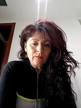 Snapshot of lunadicty chatting on 12-18-25, 12:06 lunadicty online show from 12-18-25, 12:06