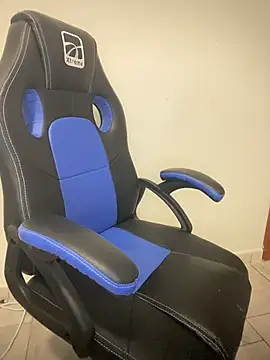 Snapshot of Monella123 chatting on 02-05-26, 11:48 Monella123 online show from 02-05-26, 11:48