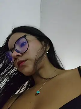 Snapshot of Pretty_roxxyy chatting on 11-11-25, 12:16 Pretty roxxyy online show from 11-11-25, 12:16