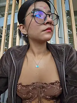 Snapshot of Pretty_roxxyy chatting on 11-28-25, 01:36 Pretty roxxyy online show from 11-28-25, 01:36