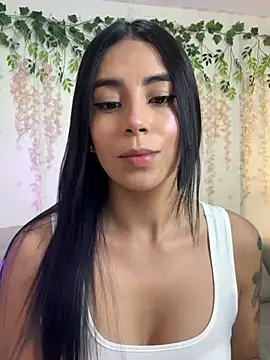 Snapshot of Ivy_rein chatting on 02-21-26, 01:23 Ivy rein online show from 02-21-26, 01:23