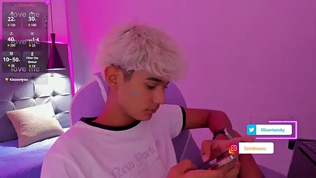 OliverTwinky online show from 09-16-25, 03:57
