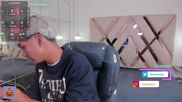 OliverTwinky online show from 10-25-25, 01:29