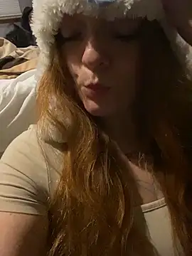 Snapshot of bankruptbabe chatting on 10-10-25, 06:23 bankruptbabe online show from 10-10-25, 06:23