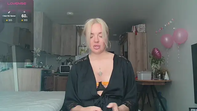 Snapshot of Eva___forever chatting on 05-17-26, 09:17 Eva forever online show from 05-17-26, 09:17