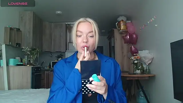 Snapshot of Eva___forever chatting on 05-22-26, 05:03 Eva forever online show from 05-22-26, 05:03
