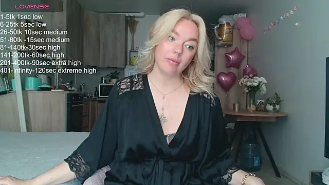 Snapshot of Eva___forever chatting on 05-26-26, 05:47 Eva forever online show from 05-26-26, 05:47
