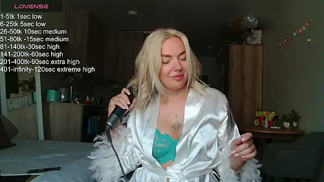 Snapshot of Eva___forever chatting on 06-07-26, 04:05 Eva forever online show from 06-07-26, 04:05
