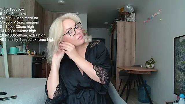Snapshot of Eva___forever chatting on 06-09-26, 06:36 Eva forever online show from 06-09-26, 06:36