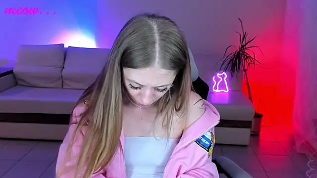 Snapshot of SweetMeeow chatting on 11-05-25, 01:27 SweetMeeow online show from 11-05-25, 01:27