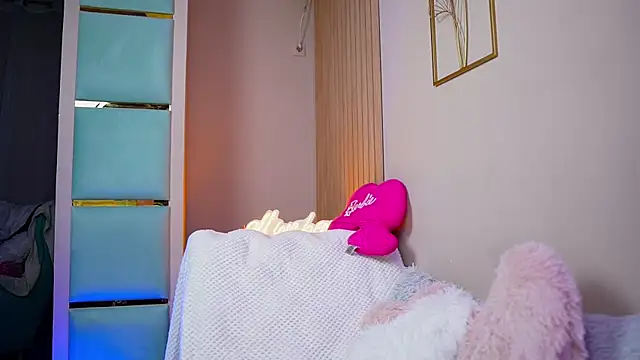 Snapshot of SabrinaJade chatting on 12-14-25, 07:03 SabrinaJade online show from 12-14-25, 07:03