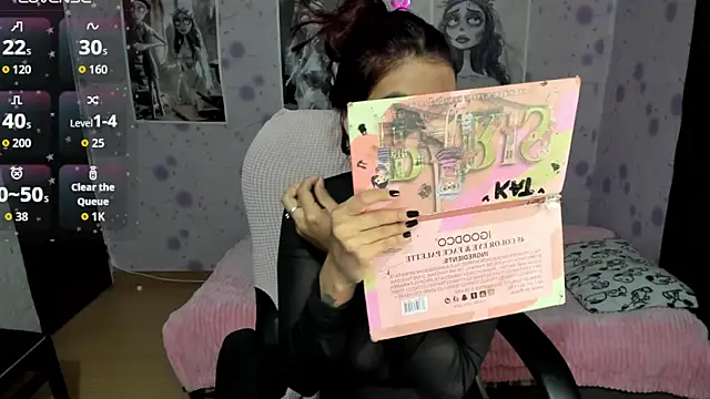 Snapshot of Medussa_katt chatting on 12-17-25, 10:16 Medussa katt online show from 12-17-25, 10:16