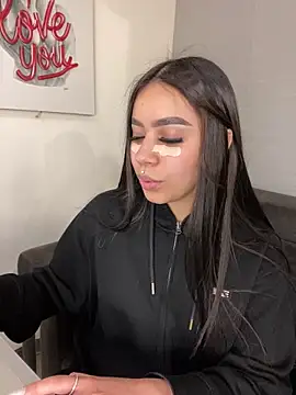 Snapshot of Cristina_pinkk chatting on 10-31-25, 02:34 Cristina pinkk online show from 10-31-25, 02:34