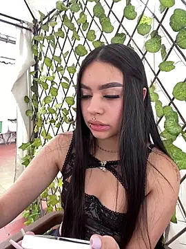 Snapshot of Cristina_pinkk chatting on 10-31-25, 06:31 Cristina pinkk online show from 10-31-25, 06:31