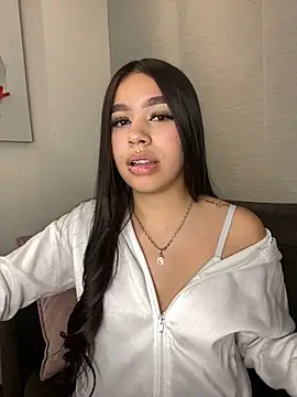 Snapshot of Cristina_pinkk chatting on 11-04-25, 02:32 Cristina pinkk online show from 11-04-25, 02:32