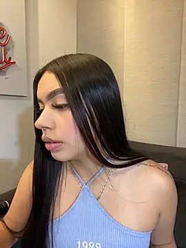 Snapshot of Cristina_pinkk chatting on 11-08-25, 02:45 Cristina pinkk online show from 11-08-25, 02:45