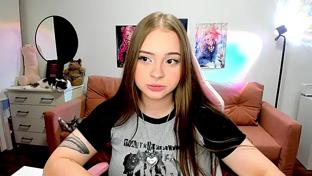 Snapshot of mistress_lain chatting on 09-26-25, 06:56 mistress lain online show from 09-26-25, 06:56