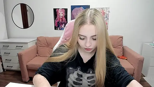 Snapshot of mistress_lain chatting on 06-23-26, 02:37 mistress lain online show from 06-23-26, 02:37