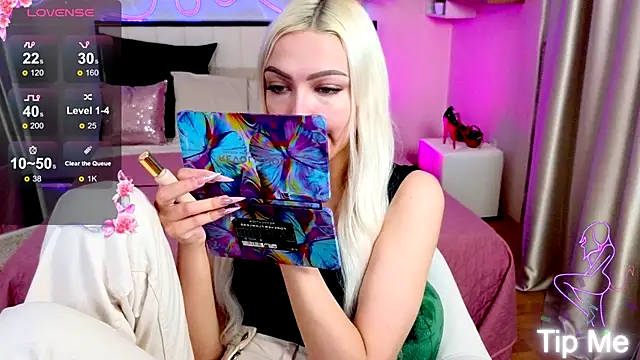 LinaLirian online show from 10-08-25, 01:42