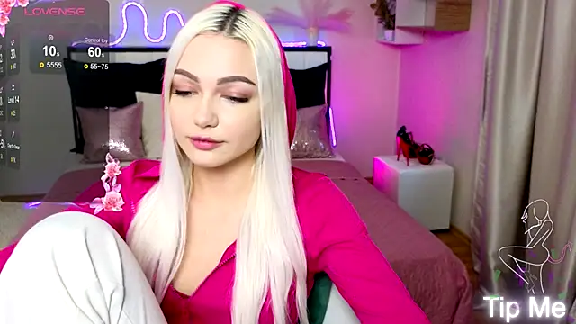 LinaLirian online show from 10-17-25, 01:35